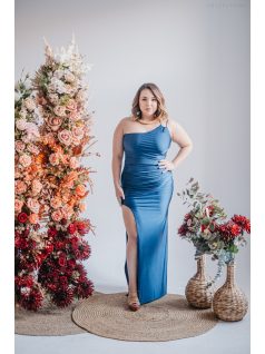   Helén – isola színű maxi ruha aszimmetrikus felsőrésszel 