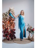 Féloldalas maxi ruha szűk szoknyával blue fondale színben.