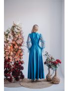 Adél– U-kivágású maxi ruha strasszköves tüll ujjakkal blue fondale színben