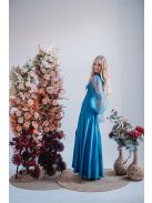 Adél– U-kivágású maxi ruha strasszköves tüll ujjakkal blue fondale színben