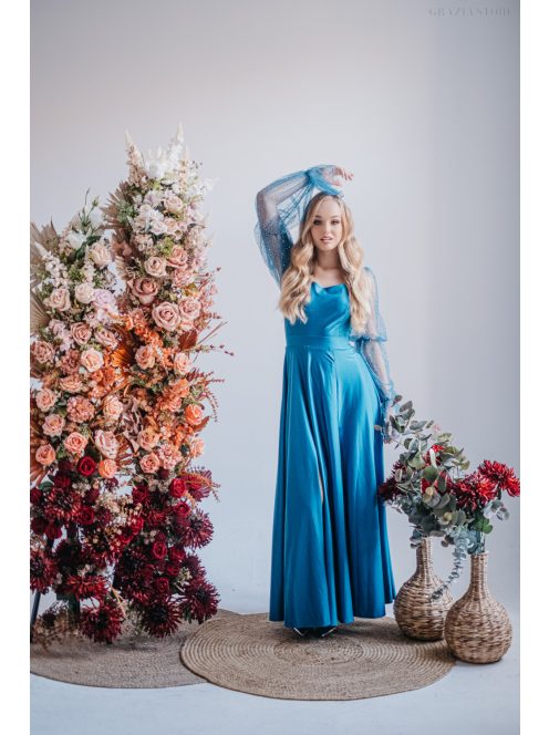 Adél– U-kivágású maxi ruha strasszköves tüll ujjakkal blue fondale színben