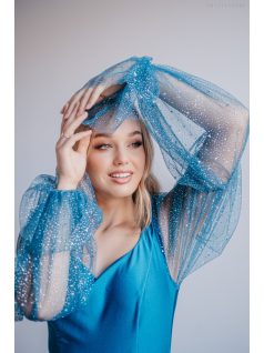   Adél– U-kivágású maxi ruha strasszköves tüll ujjakkal blue fondale színben