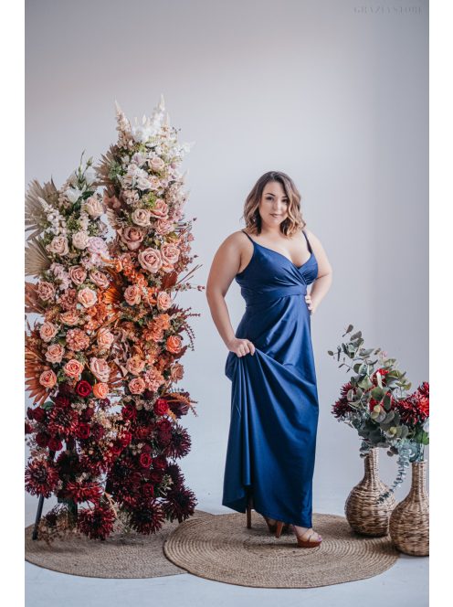 Abigél – átlapolt mellrészű blue scuro színű maxi ruha 