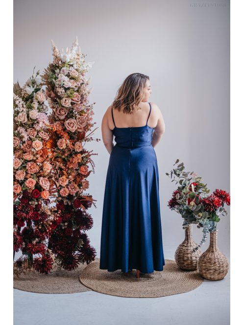 Abigél – átlapolt mellrészű blue scuro színű maxi ruha 