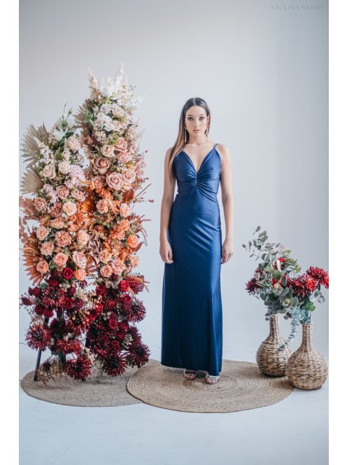 Emili- V-kivágású, ráncolt maxi ruha, vékony pántokkal blue scuro színben