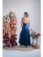 Emili- V-kivágású, ráncolt maxi ruha, vékony pántokkal blue scuro színben