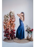 Emili- V-kivágású, ráncolt maxi ruha, vékony pántokkal blue scuro színben