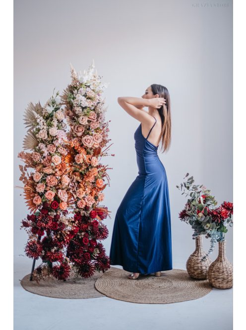 Emili- V-kivágású, ráncolt maxi ruha, vékony pántokkal blue scuro színben