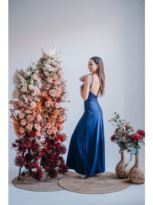 Emili- V-kivágású, ráncolt maxi ruha, vékony pántokkal blue scuro színben