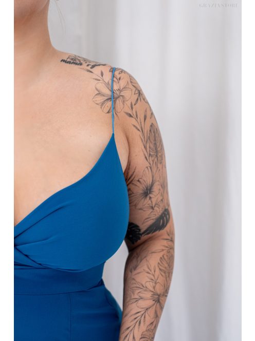 Abigél – átlapolt mellrészű petrolkék színű muszlin maxi ruha 