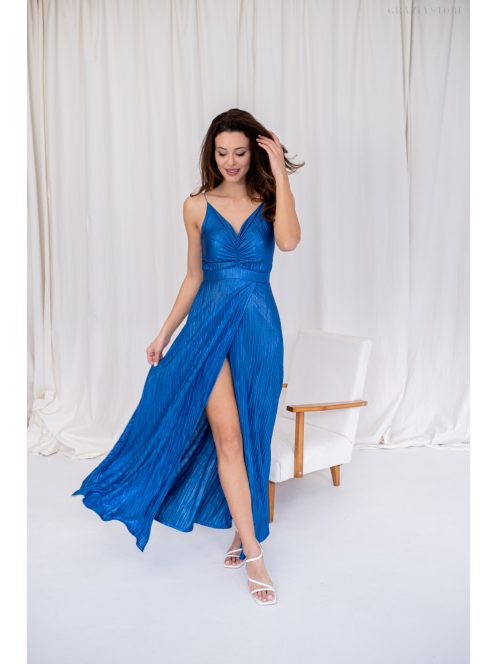 Zita – kék színű maxi különleges hátmegoldással fényes pliszírozott anyagból