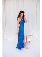 Zita – kék színű maxi különleges hátmegoldással fényes pliszírozott anyagból