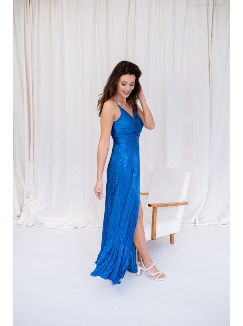 Zita – kék színű maxi különleges hátmegoldással fényes pliszírozott anyagból