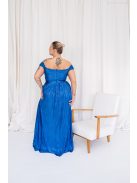 Inez – ráncolt felsőrészű, romantikus ujjú kék színű maxi ruha fényes, pliszírozott anyagból