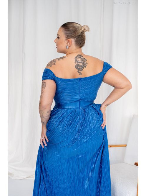 Inez – ráncolt felsőrészű, romantikus ujjú kék színű maxi ruha fényes, pliszírozott anyagból