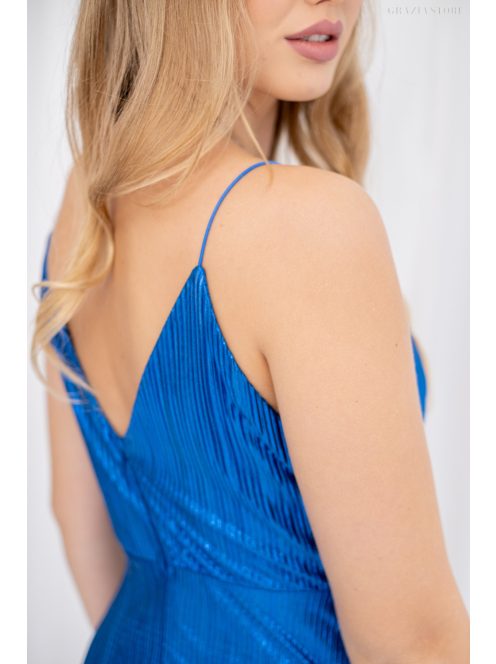 Zelma – spagetti pántos, mély dekoltázsú fényes, pliszírozott maxi ruha kék színben