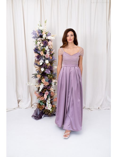 Inez – ráncolt felsőrészű, romantikus mályva színű szatén maxi ruha csillogós tüllel