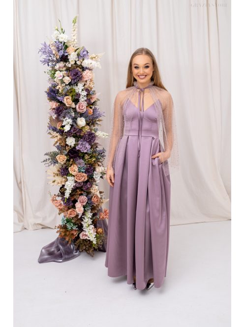 Pandóra – strasszköves tüll palást mályva színben.