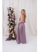 Gyöngy – mályva színű szatén maxi ruha csillogós felsőrésszel V alakú hátkivágással