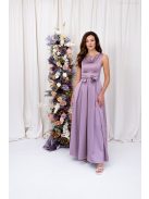 Manka – derekán masnival díszített, ujjatlan, szatén maxi ruha mályva színben