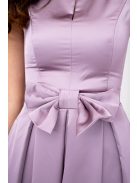 Manka – derekán masnival díszített, ujjatlan, szatén maxi ruha mályva színben