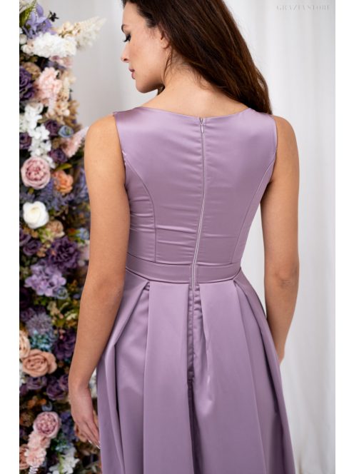 Manka – derekán masnival díszített, ujjatlan, szatén maxi ruha mályva színben