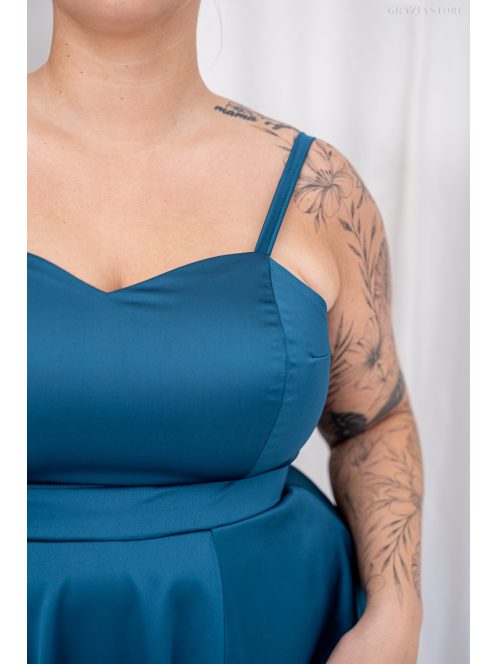 Dália – petrolkék színű maxi furfangos hátrésszel szatén anyagból