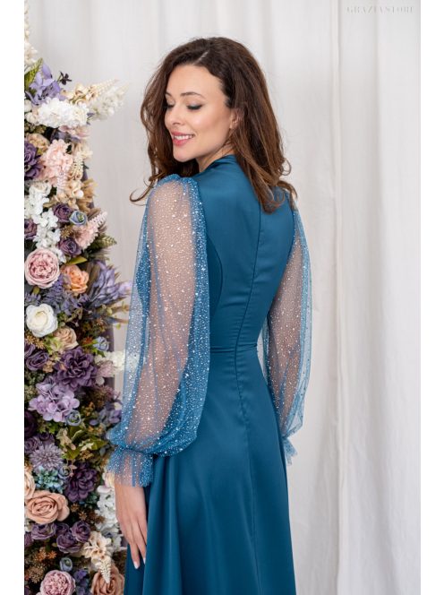 Írisz - Különleges dekoltázsú maxi hosszú, strasszos tüll ujjakkal petrolkék színben, szatén anyagból