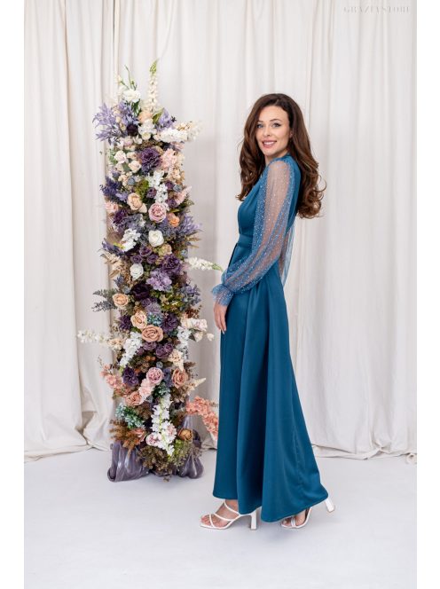 Írisz - Különleges dekoltázsú maxi hosszú, strasszos tüll ujjakkal petrolkék színben, szatén anyagból