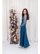 Írisz - Különleges dekoltázsú maxi hosszú, strasszos tüll ujjakkal petrolkék színben, szatén anyagból