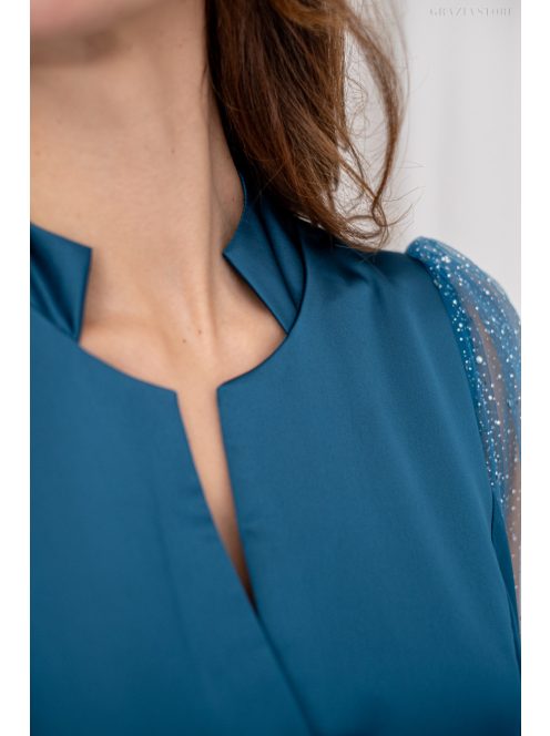 Írisz - Különleges dekoltázsú maxi hosszú, strasszos tüll ujjakkal petrolkék színben, szatén anyagból