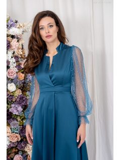   Írisz - Különleges dekoltázsú maxi hosszú, strasszos tüll ujjakkal petrolkék színben, szatén anyagból