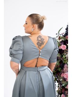   Andrea – zöldesszürke szatén maxi ruha puffos ujjakkal és különleges hátkivágással 