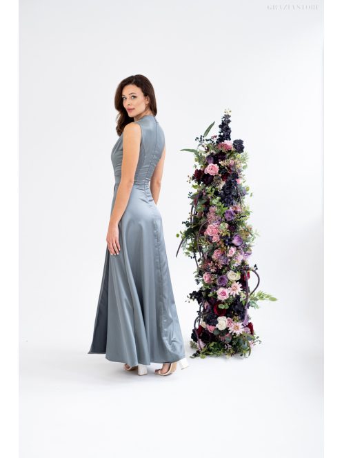 Írisz - Különleges dekoltázsú, ujjatlan maxi ruha zöldeszürke színben, szatén anyagból