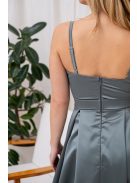 Chloe – Vékony pántos, szív kivágású maxi ruha zöldesszürke színben szatén anyagból