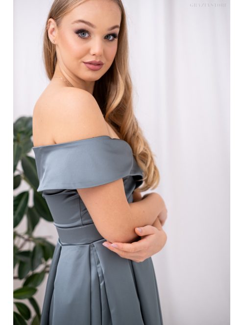 Audrey - szív kivágású szatén maxi ruha zöldesszürke színben.