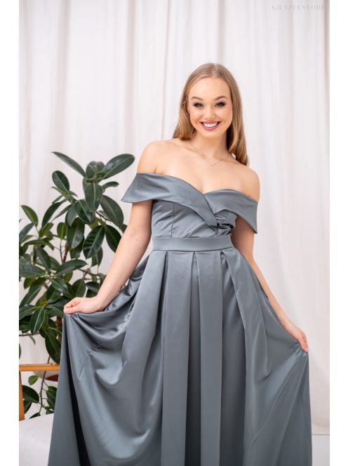 Audrey - szív kivágású szatén maxi ruha zöldesszürke színben.