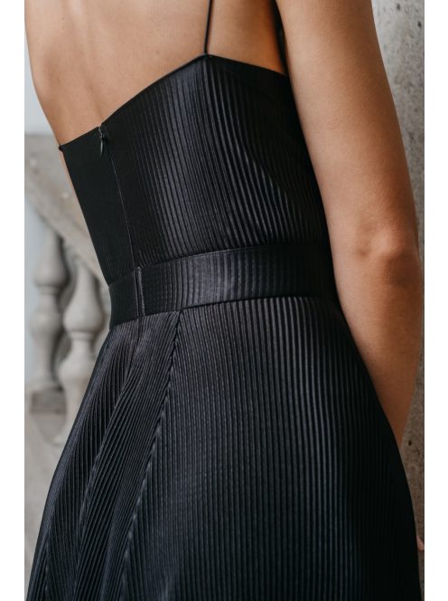 Yvonne - maxi ruha keresztezett felsővel fekete színben pliszírozott anyagból
