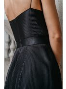 Yvonne - maxi ruha keresztezett felsővel fekete színben pliszírozott anyagból