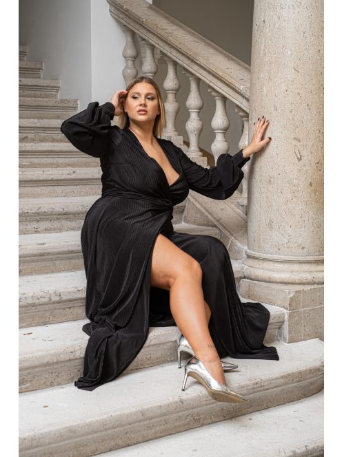 Daisy – átlapolt, hosszú ujjú pliszírozott maxi ruha fekete színben