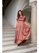 Andrea – szatén maxi ruha puffos ujjakkal és különleges hátkivágással tégla színben