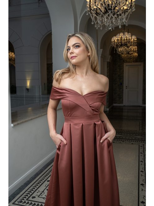 Audrey - szív kivágású maxi ruha tégla színben szatén anyagból