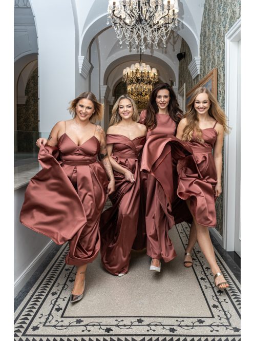 Audrey - szív kivágású maxi ruha tégla színben szatén anyagból.