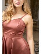 Dália – tégla színű maxi furfangos hátrésszel szatén anyagból.
