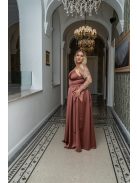 Zenina – V-kivágású szatén maxi ruha spagetti pántokkal tégla színben 