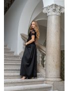 Ramóna – enyhén puffos ujjú ráncolt dekoltázsú fekete maxi ruha.
