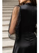 Írisz - Különleges dekoltázsú maxi ruha hosszú, strasszos tüll ujjakkal.