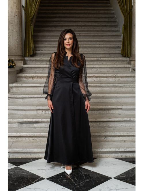 Írisz - Különleges dekoltázsú maxi ruha hosszú, strasszos tüll ujjakkal.