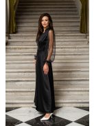 Írisz - Különleges dekoltázsú maxi ruha hosszú, strasszos tüll ujjakkal.