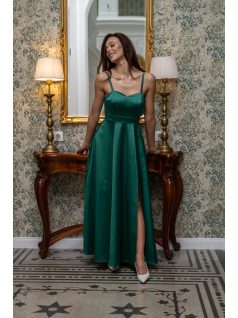   Dália – zöld színű maxi furfangos hátrésszel szatén anyagból